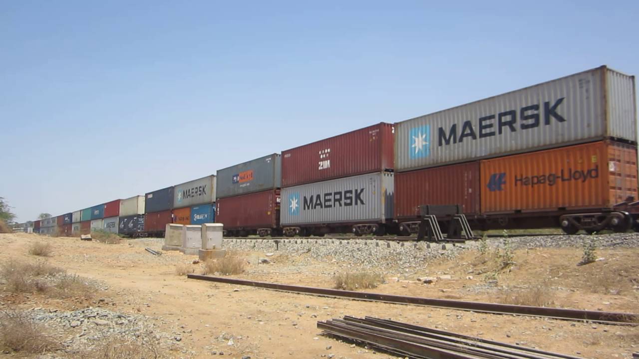 Pune WDM 3D struggling with DOUBLE STACK Container Train !!!