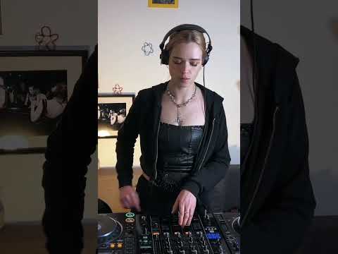 : Peak Time Techno Drop - Living Room Set 2026