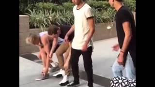 Famous FUNNY TWIN MOMENTS! Profile