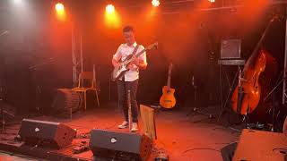 Alive and Living - Lari Basilio live guitar cover 🤍💜