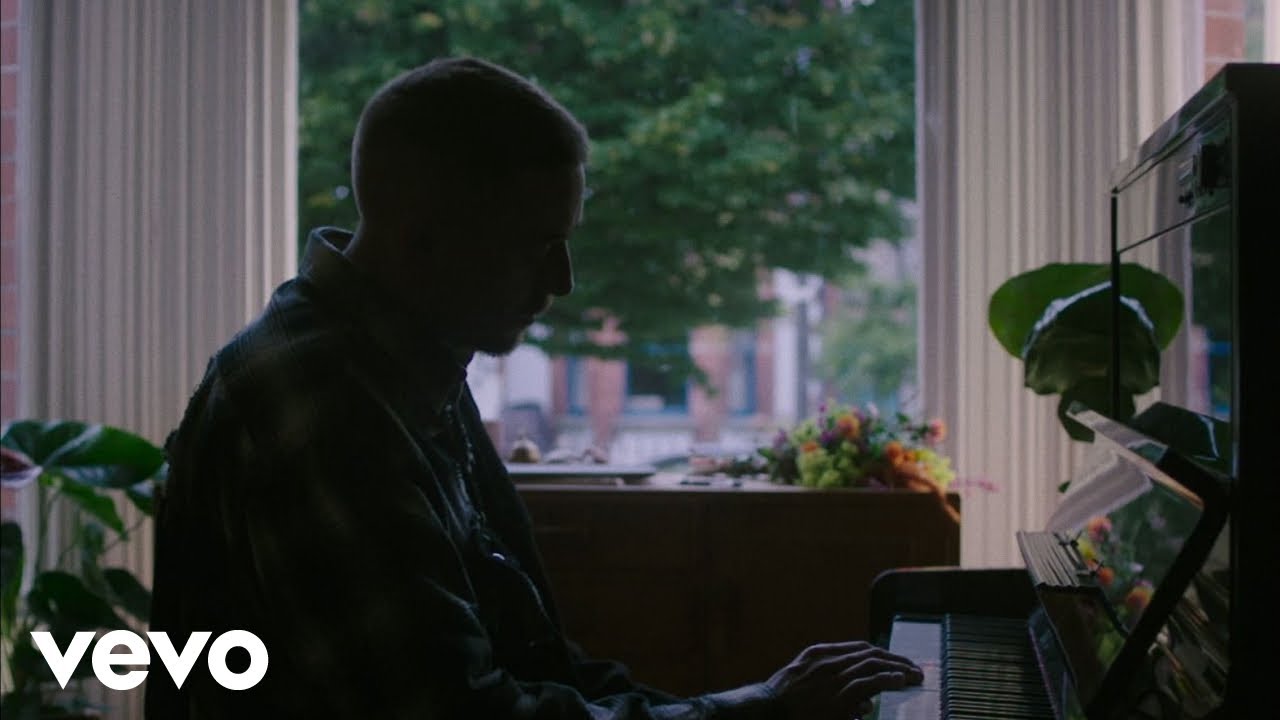 Dermot Kennedy Never Misses A Beat With SmartThings | Samsung