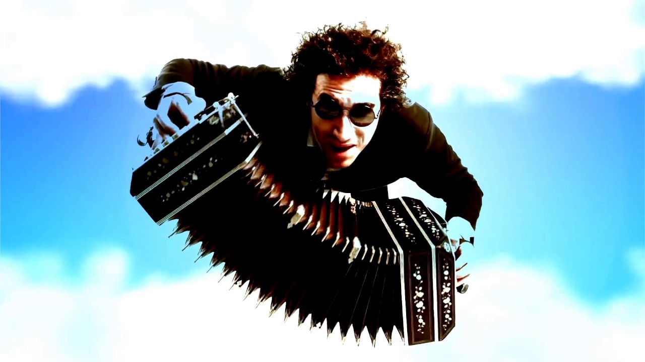 Un Poco de Tango y un Cacho de Todo - Pablo Ahmad