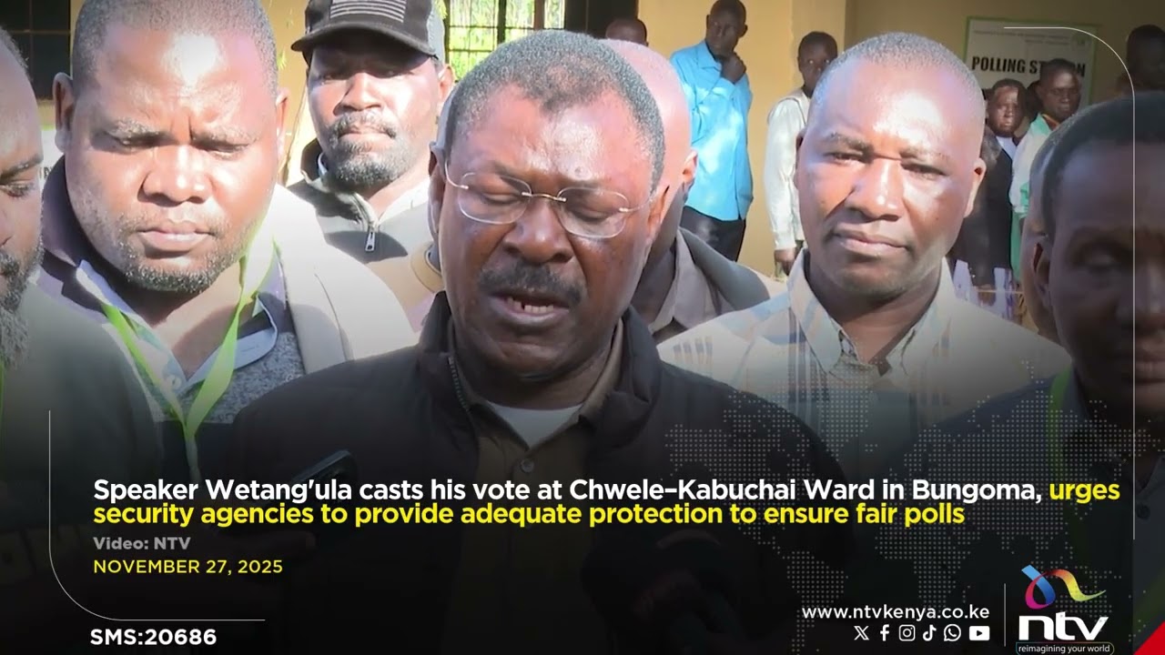 Спикер Ветанг'ула голосует в избирательном округе Чвеле-Кабучай в Бунгоме