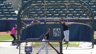 MIL@NYY: Pettitte throws batting practice to Holiday