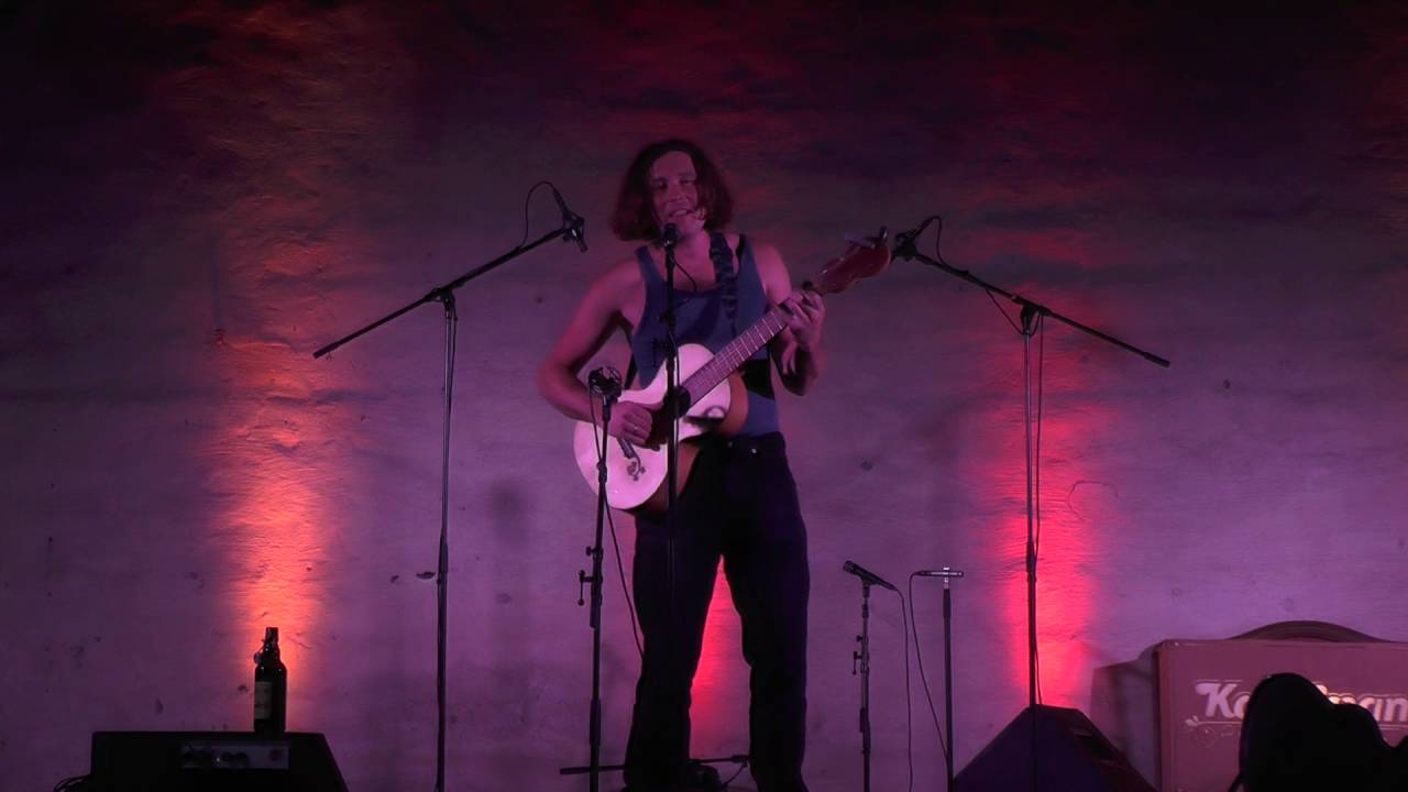 Watch Robert Kauffmann - Das ist ja Wahnsinn was der saufen kann on YouTube Watch Robert Kauffmann - Das ist ja Wahnsinn was der saufen kann on YouTube