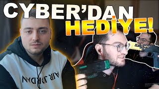 Cyberrulztv - Yayinda Tahaya Aldiği Hedi̇yeleri̇ Gösteri̇yor Whenrytank