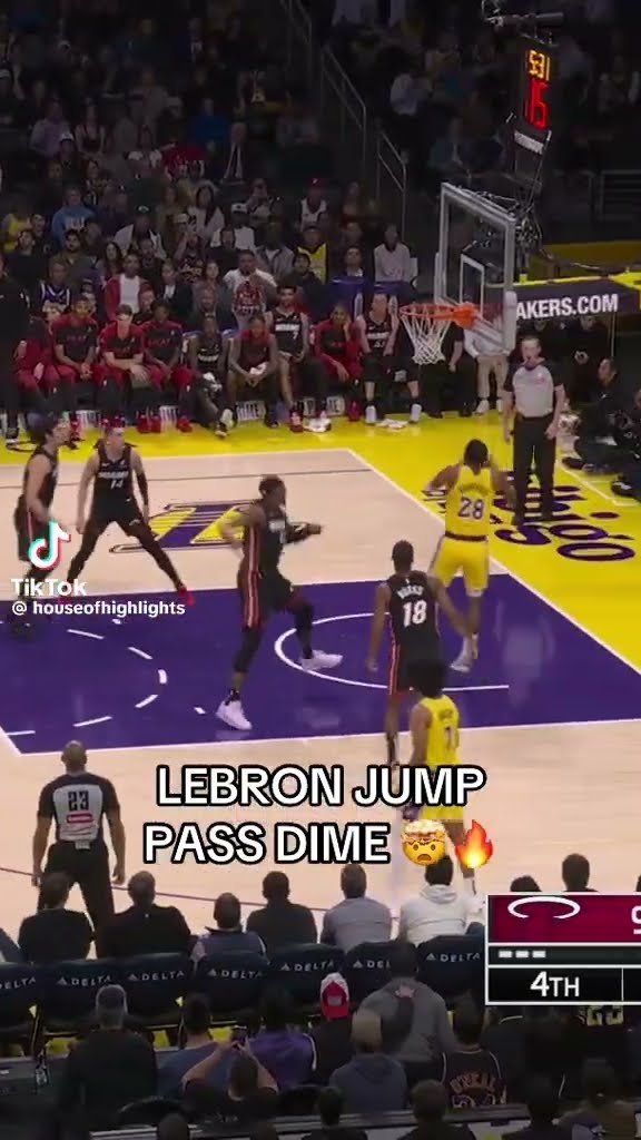 Jump pass dime #hoodnews #kingjames #NBA #basketball #sports #lakers #bball #omg #how #wow #howto #i