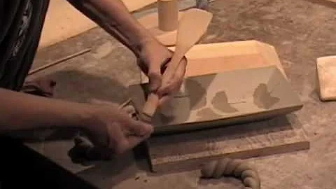 Dale Baucum Makes Stoneware Trays Using a Wooden M...