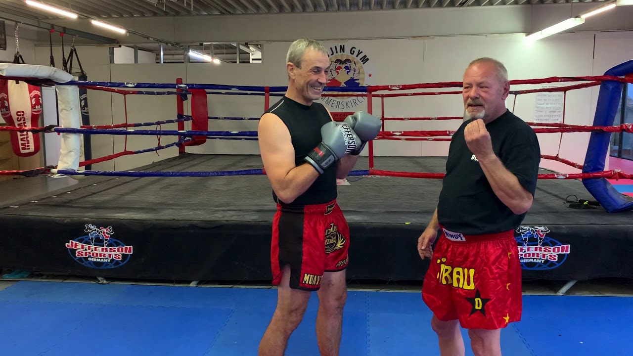 Muay Thai Boxen Kahnprüfung Techniken