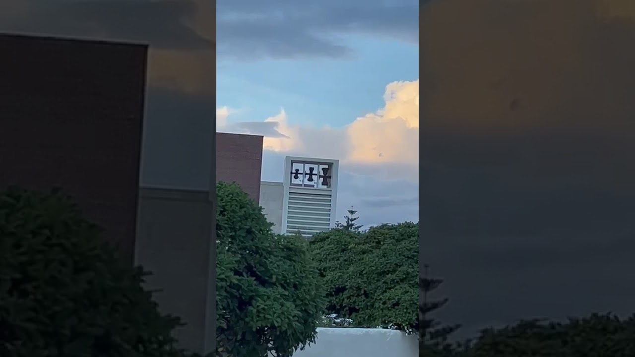 volteo general de campanas en una parroquia de Castellón por la Magdalena 