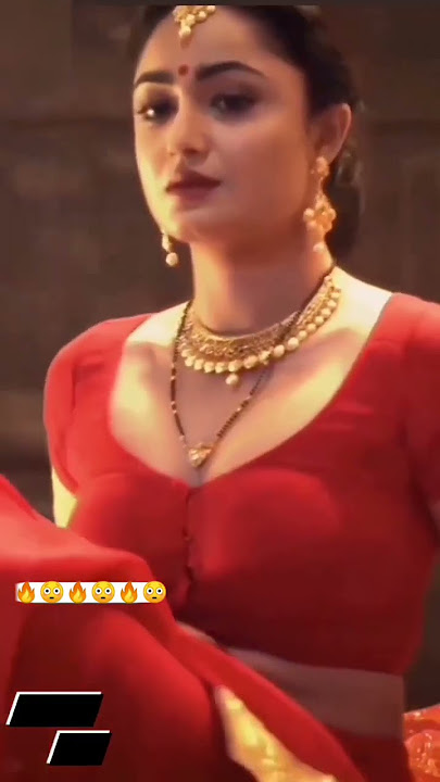 MALLU AUNTY REMOVE HER BLOUSE #shorts #youtube #saree #blouse #mallu #love #whatsappstatus