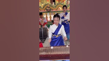 Cô gái Khmer chơi nhạc cụ Ngũ âm truyền thống rất tuyệt