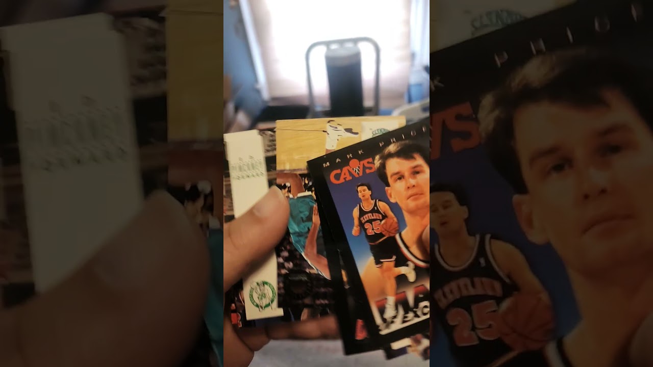 opening a pack of 93-94 skybox premium series 2 (jordan hunting)