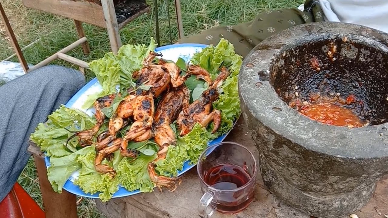 Steamed Frog in Village | How to Cook Fresh Frog Meat