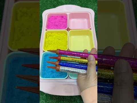 شمعة مزينة شمعة مضوية شمعة مرمية تحت رجليه مش جايبها عنييا رمل ناعم مزحلق