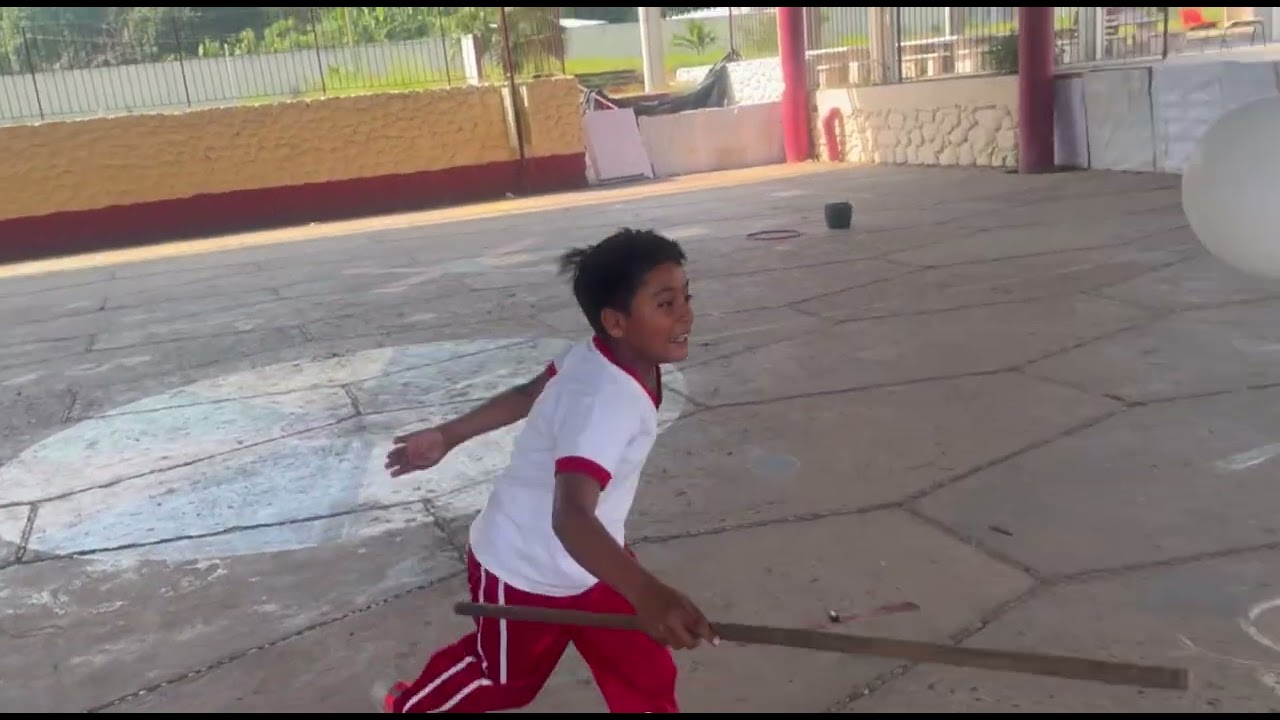 Golpeando y trasladando el globo 