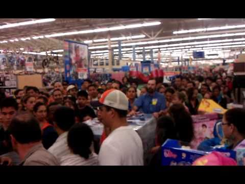 Crazy riot at Walmart over black  friday items