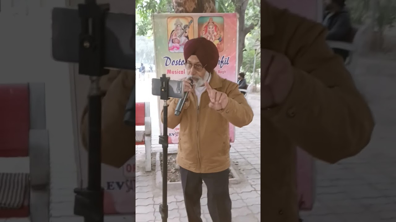 Tujhe Suraj Kahoon Ya Chanda....