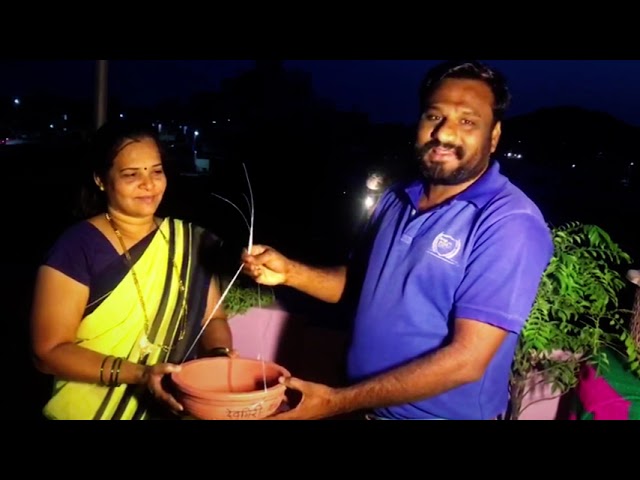 देवगिरी बँकेकडून `मुक्या पक्ष्यांसाठी पाणपोई' हा उपक्रम राबविला जात आहे.