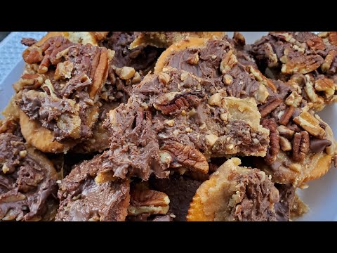 RITZ CRACKER COOKIES CHRISTMAS CRACK HOLIDAY DESSERT SO GOOD! hqdefault