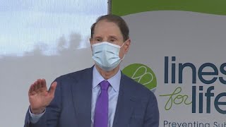 Wyden, Oregon Lines for Life team up for veterans, first responders