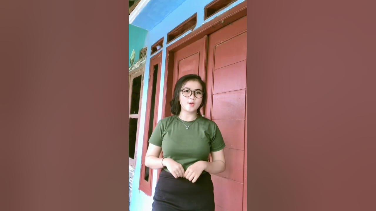 cewek seksi tobrut - YouTube