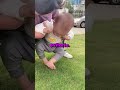 A LOS BEBÉS NO LES GUSTA EL CESPED!! 😯