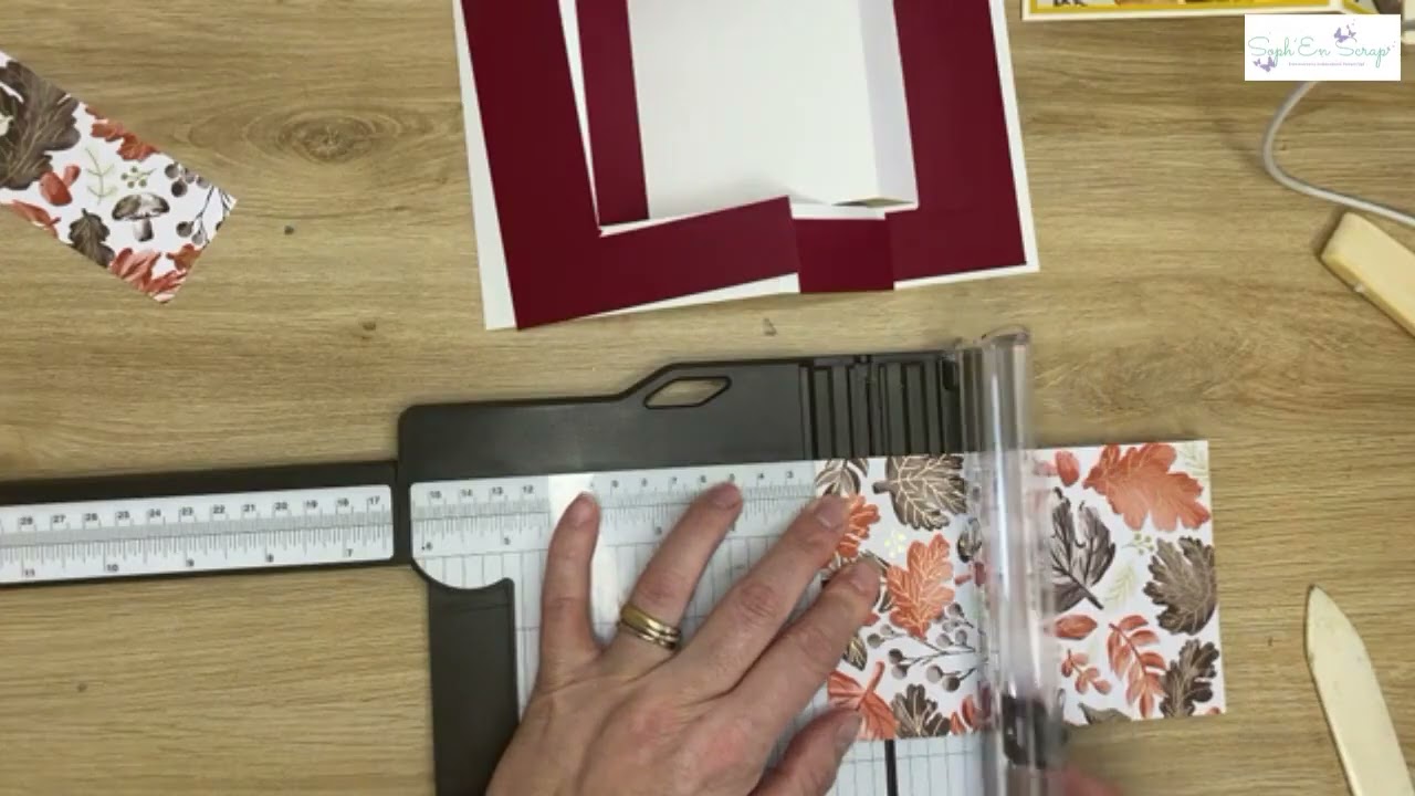 Le coupe papier et sa carte pop up!