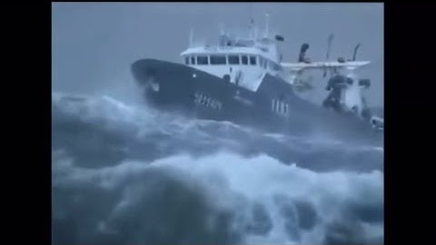 (وَهِىَ تَجْرِي بِهِم فِي مَوْجٍ كَاٌلْجِبَالِ)صوت مقرن بن عبدالعزيز(سورة هود)