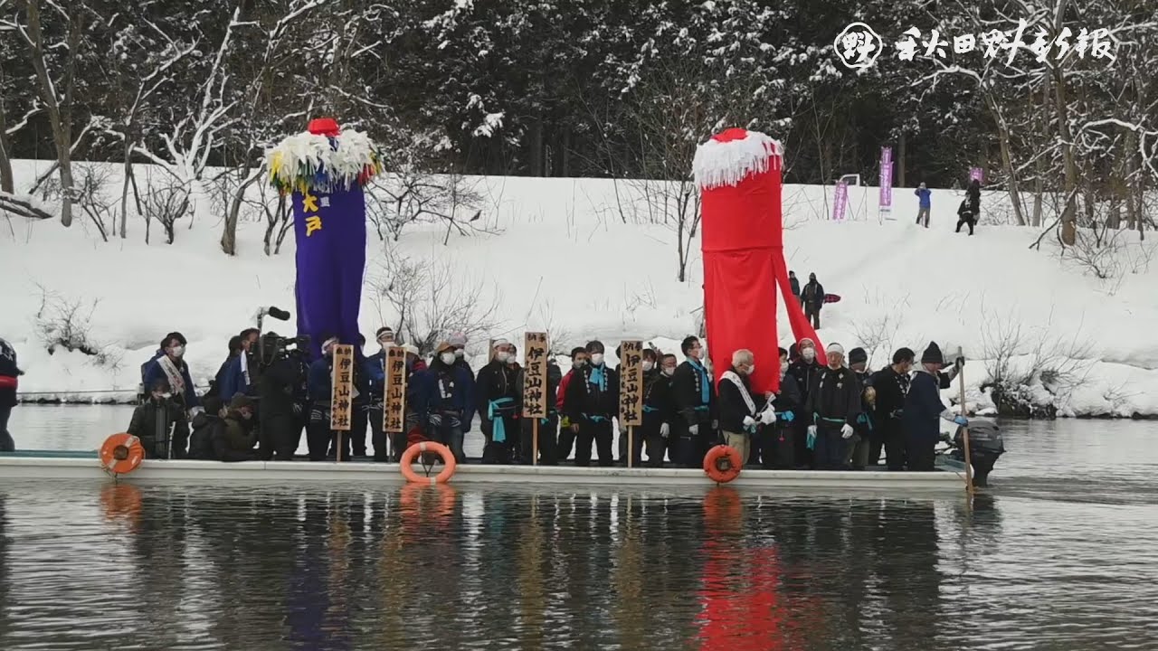 「川を渡るぼんでん」色鮮やか１３本　雪景色に映える、大仙市花館