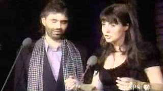 Video thumbnail of "Andrea Bocelli e filha juntos no palco"