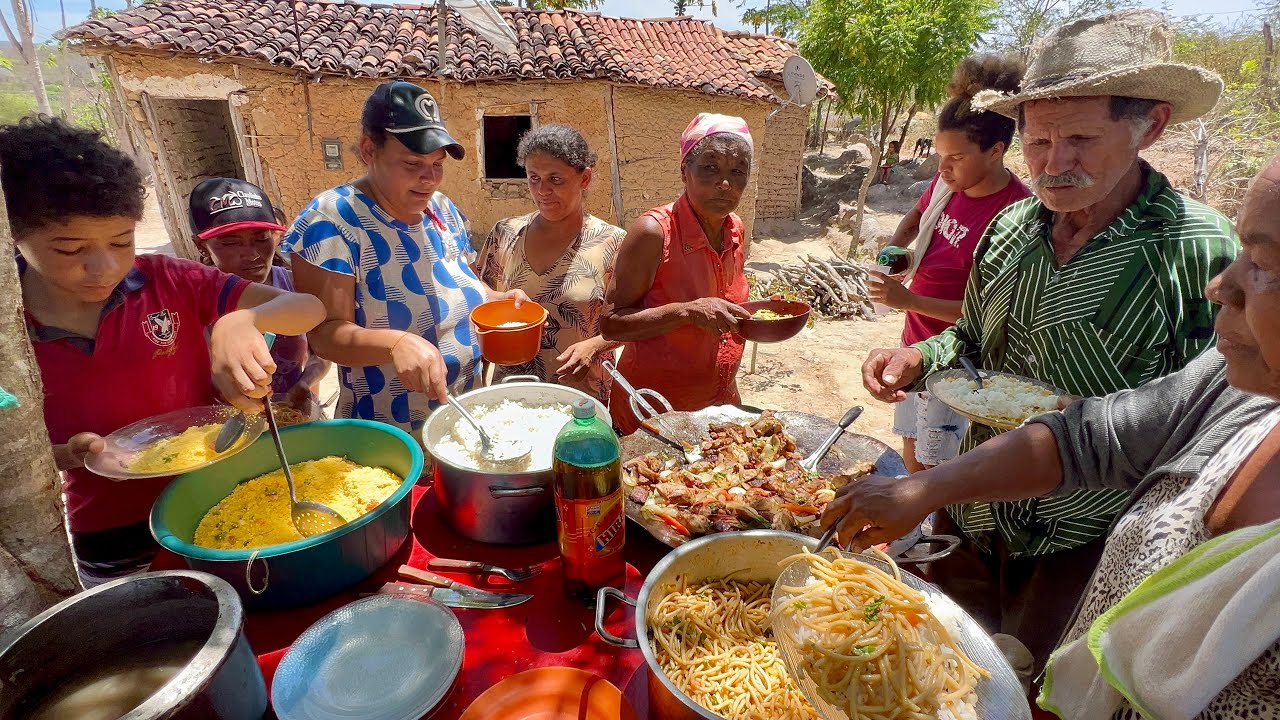 ALMOÇO NA ROÇA, NA CASA DA 