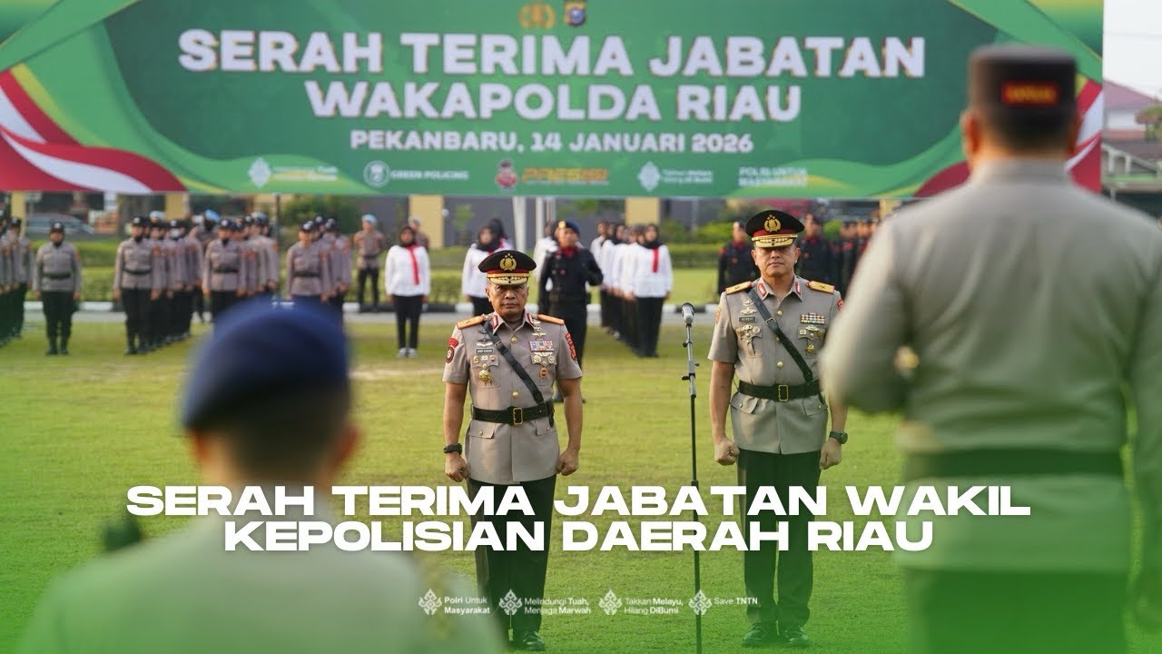 Kapolda Riau Irjen Pol Herry Heryawan memimpin upacara serah terima jabatan Wakapolda Riau