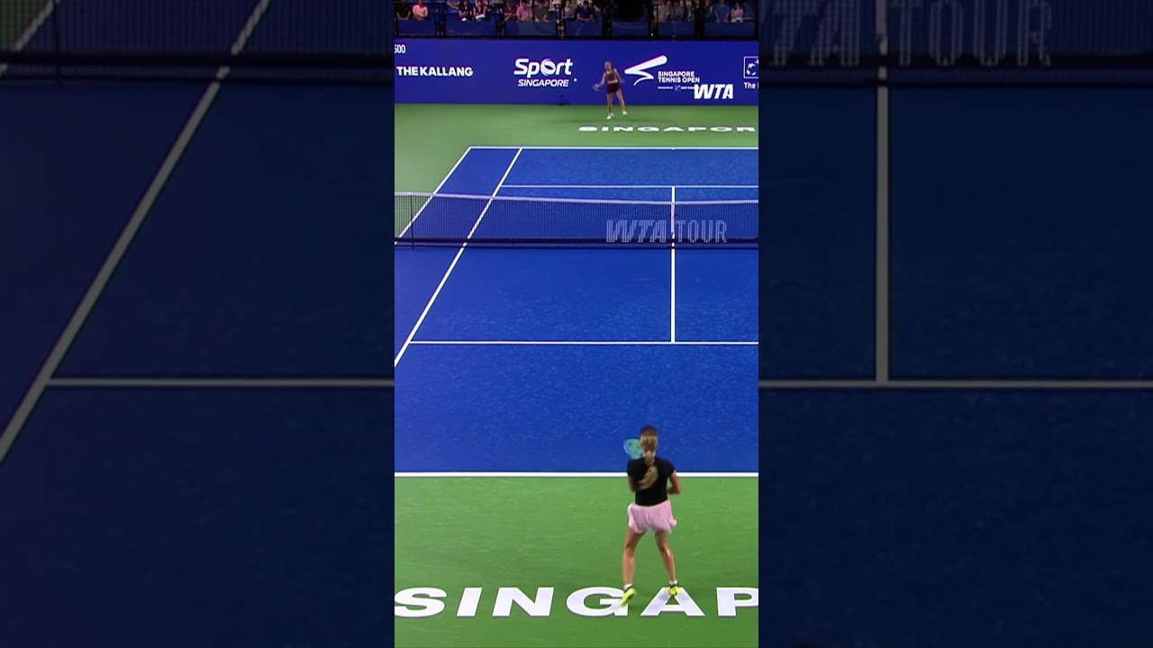 Look at her range! 🎯 Oleksandra Oliynykova in her bag against Wolff in Singapore. #SgTennisOpen