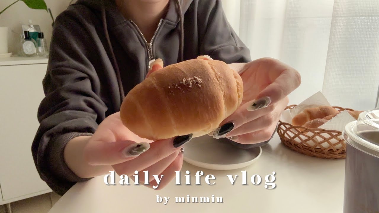 vlog | おひとり様満喫中！1人行動好き私の休日ルーティン🏠夏に向けてモンステラを植え替え🌱塩パン作ってお家カフェした日