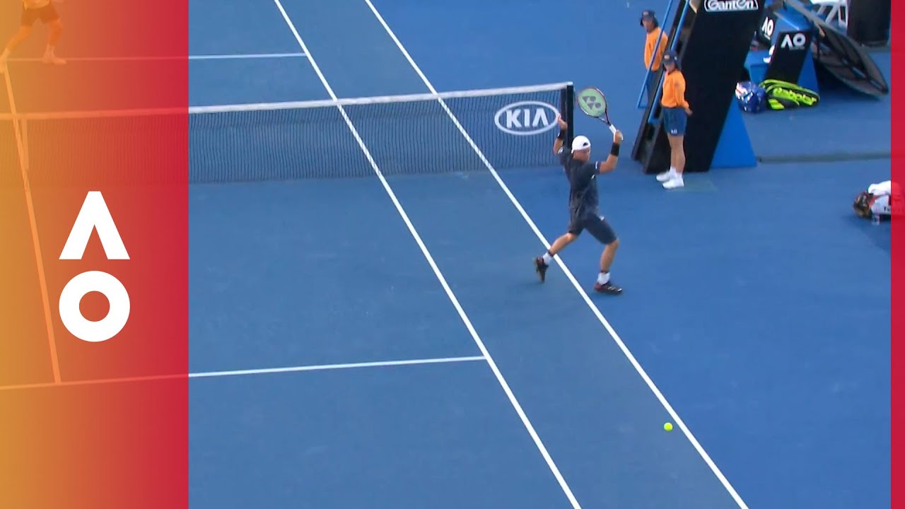 Net post assistance for Istomin | Australian Open 2018 australian open tv guide