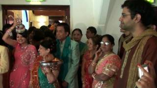 NEAL'S ARRIVAL AT THE WEDDING on 26/7/2009