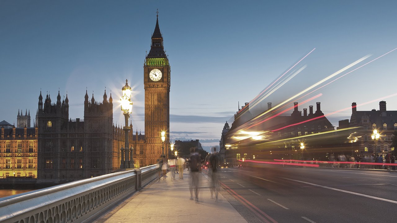 Oil Stocks Pull London Down, But Airlines and French Consumer’s Provide Lift
