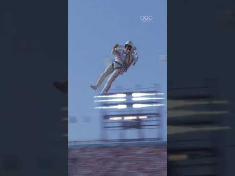The coolest clip you'll watch today ✨
