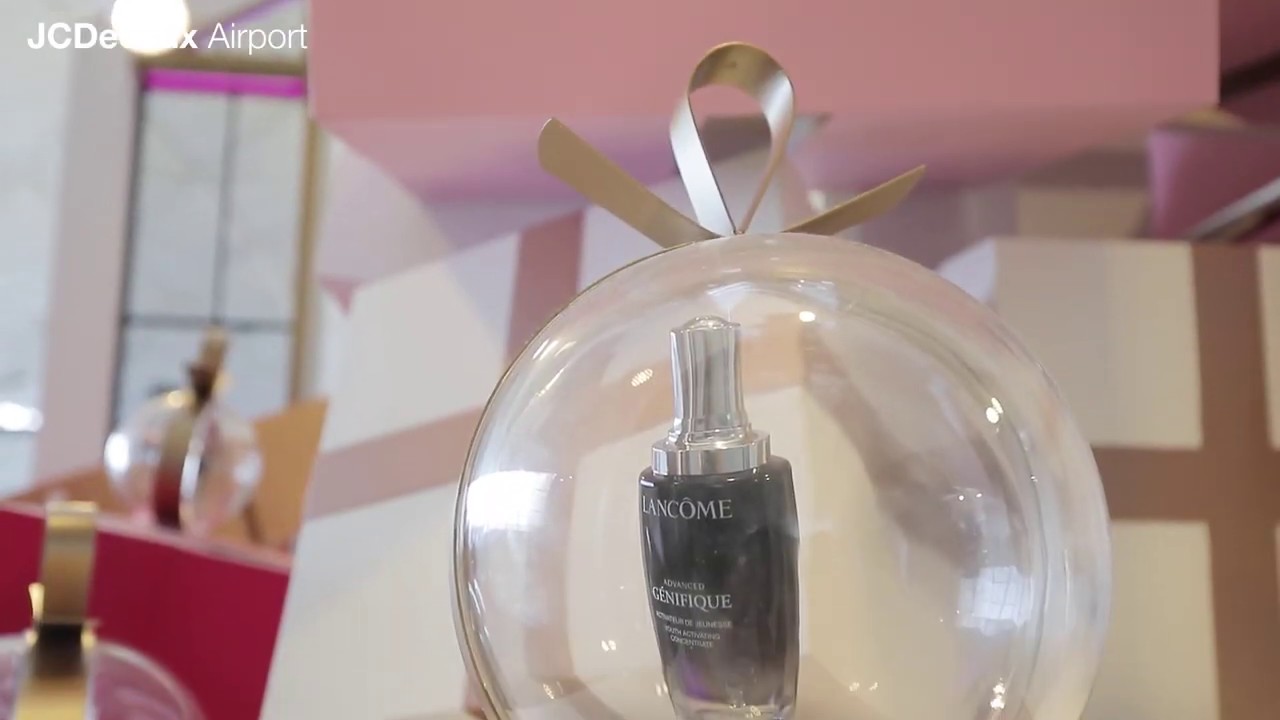 JCDecaux Airport: Lancôme Experiential Zone Advertising at Hong Kong International Airport