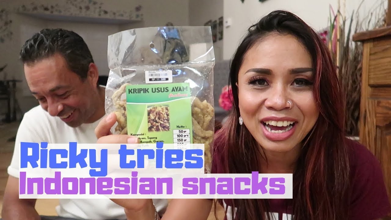 HE TRIES INDONESIAN SNACKS! | PURI VIERA
