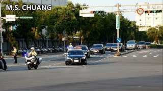 【警護車列】The president motorcade was almost been hit by a motorcycle.