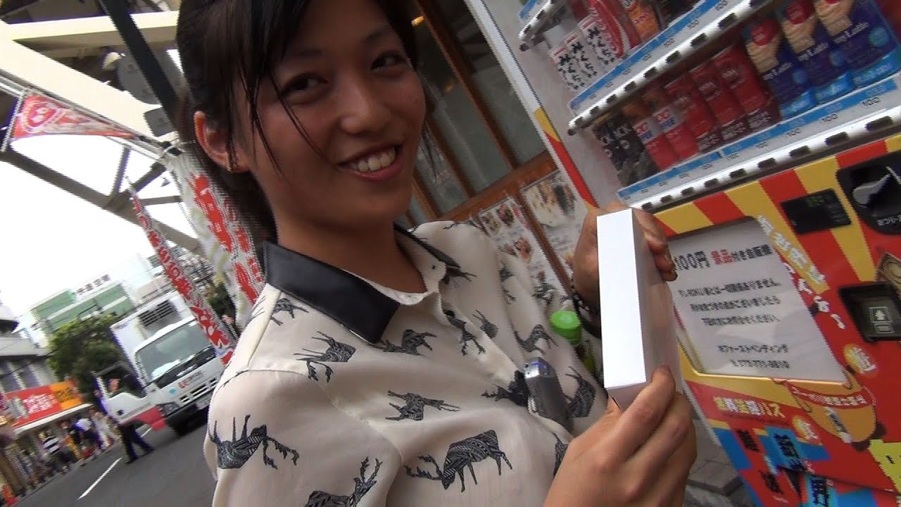 プレゼントをくれる自販機！？【ビックリ日本】