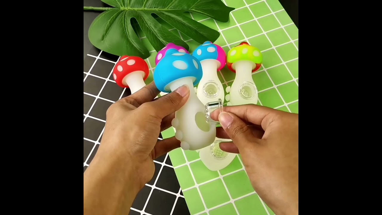 Mushroon silicone hand pipe can glow in the dark