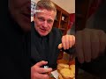 Turek v narozeninovém videu píchl doutník do větrníku