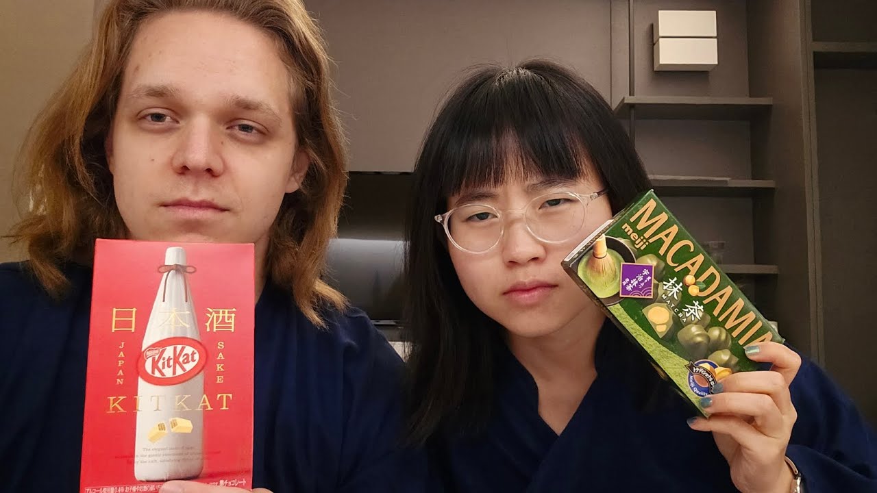 JAPAN SNACK REVIEW | Sake Flavored KitKat & Matcha Macadamia