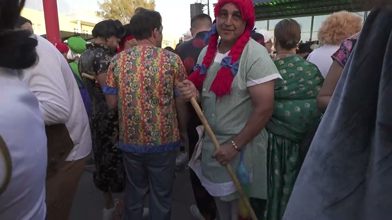 Cientos de mascaritas se dan cita en la avenida Polizón en el Carnaval de Día de Arinaga