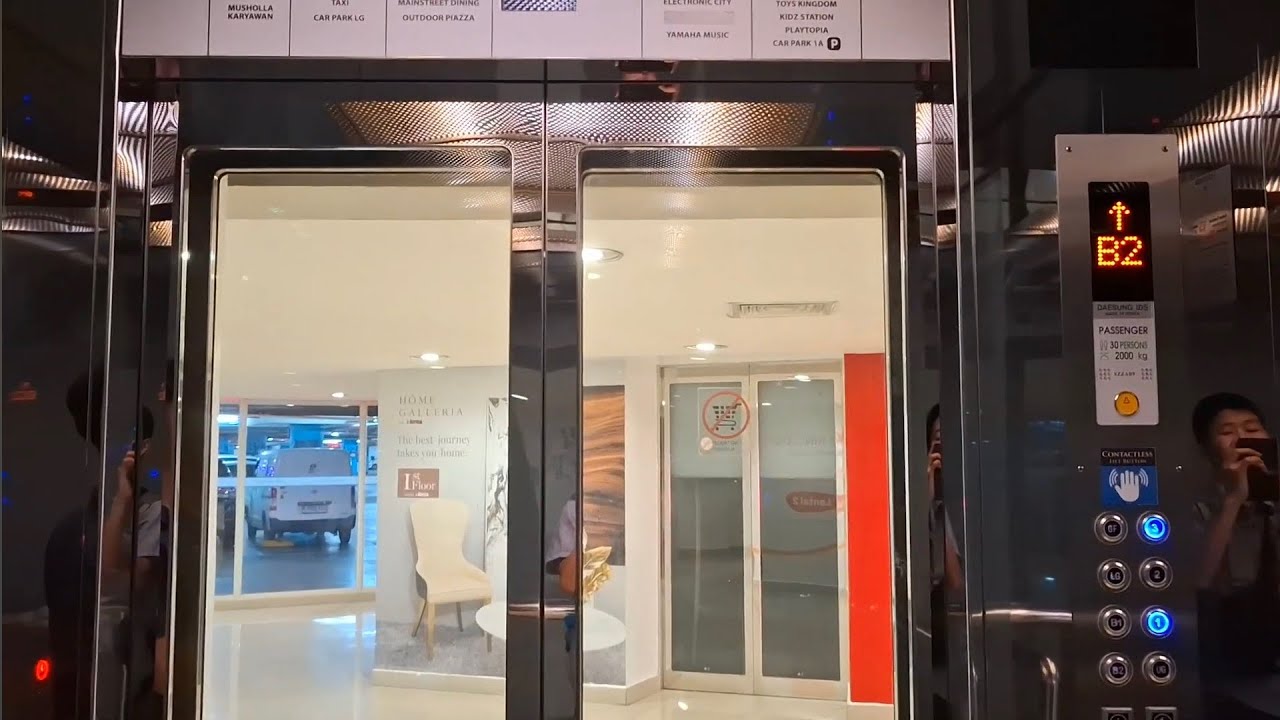 (Unguided & Retake 1) Generic Scenic Elevator/ Lift at Gandaria City, Jakarta