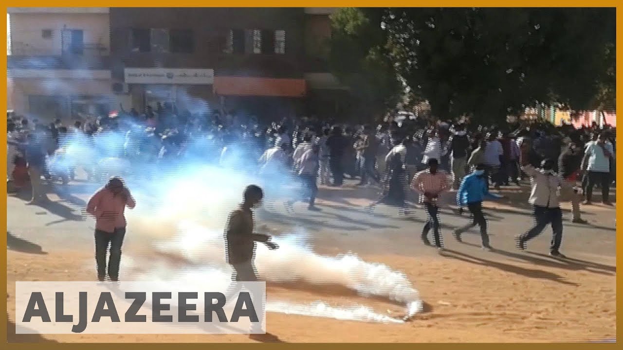 كيف أصبح الخبز الرمز الرئيسي للاضطرابات في السودان؟ | الجزيرة الإنجليزية