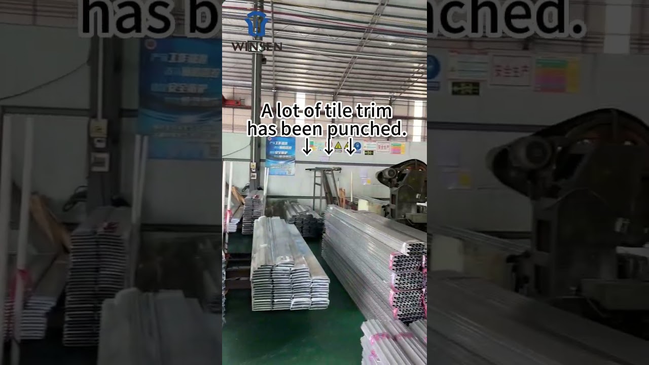 Winsen Tile Trim manufacturer tile trim factory——What do you think this Winsen worker is doing?